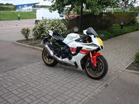 YAMAHA R1