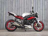 TRIUMPH STREET TRIPLE 675