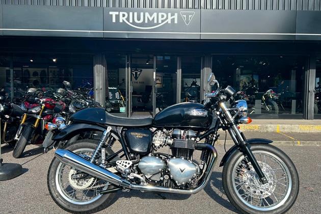 TRIUMPH THRUXTON 900