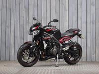 TRIUMPH STREET TRIPLE 765 R