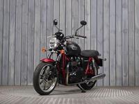 TRIUMPH BONNEVILLE 900