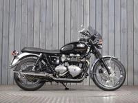 TRIUMPH BONNEVILLE T100