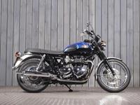 TRIUMPH BONNEVILLE T100