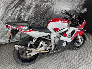 YAMAHA R6