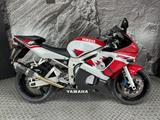 YAMAHA R6 