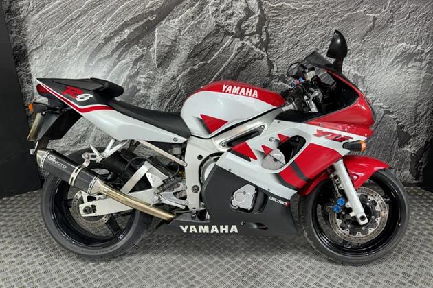 YAMAHA R6