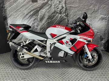 YAMAHA R6