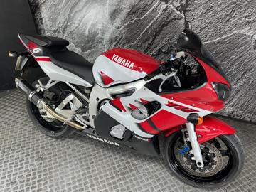 YAMAHA R6