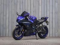 YAMAHA R7