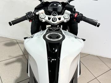 TRIUMPH DAYTONA 660