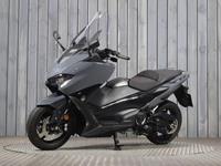 YAMAHA TMAX 560