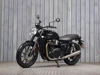 TRIUMPH STREET TWIN