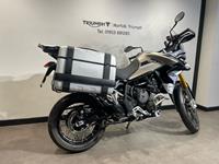 TRIUMPH TIGER 900