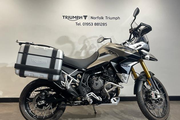 TRIUMPH TIGER 900