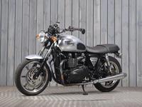 TRIUMPH BONNEVILLE 900