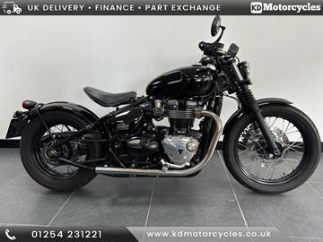 TRIUMPH BONNEVILLE BOBBER BLACK