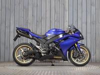 YAMAHA R1