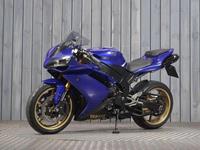 YAMAHA R1