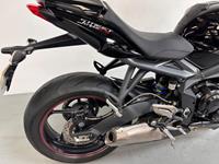 TRIUMPH STREET TRIPLE 675