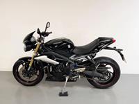 TRIUMPH STREET TRIPLE 675