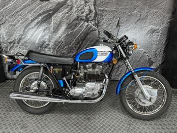 TRIUMPH BONNEVILLE SE