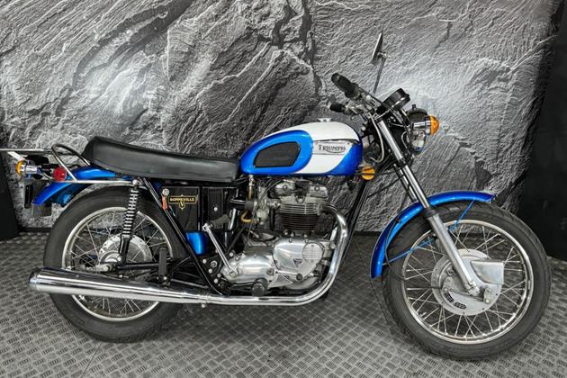 TRIUMPH BONNEVILLE SE