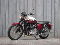 TRIUMPH BONNEVILLE T100