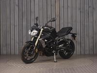 TRIUMPH STREET TRIPLE 675