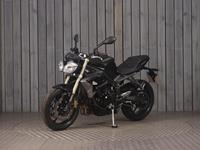 TRIUMPH STREET TRIPLE 675