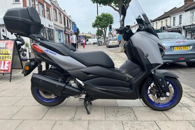 YAMAHA XMAX 300