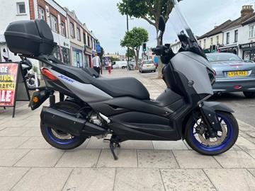 YAMAHA XMAX 300