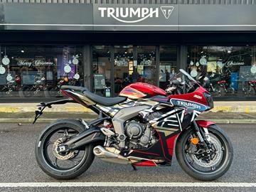 TRIUMPH DAYTONA 660