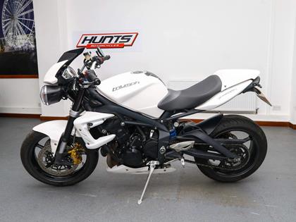 TRIUMPH STREET TRIPLE 675