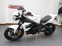 TRIUMPH STREET TRIPLE 675