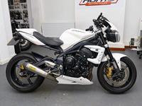 TRIUMPH STREET TRIPLE 675