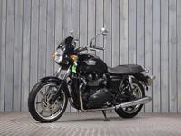 TRIUMPH BONNEVILLE 900