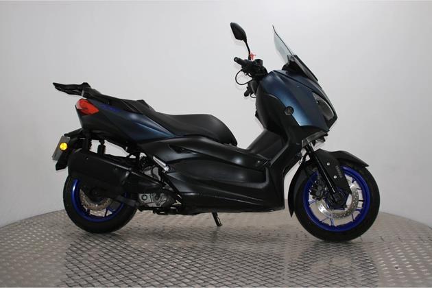 YAMAHA XMAX 300