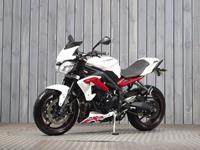 TRIUMPH STREET TRIPLE 675