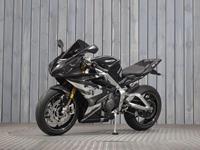 TRIUMPH DAYTONA MOTO2 765