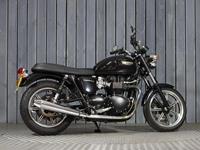 TRIUMPH BONNEVILLE 900