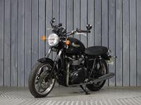 TRIUMPH BONNEVILLE 900