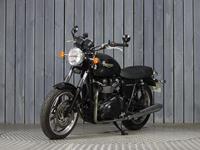 TRIUMPH BONNEVILLE 900