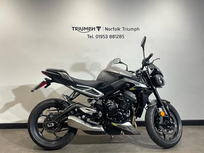 TRIUMPH STREET TRIPLE 765 R