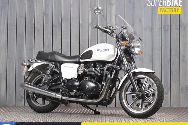 TRIUMPH BONNEVILLE 900