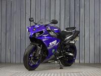 YAMAHA R1