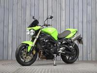 TRIUMPH STREET TRIPLE 675