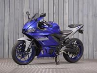 YAMAHA R3