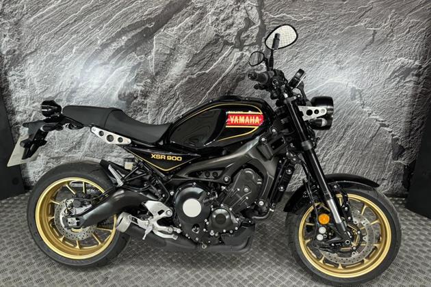 YAMAHA XSR900