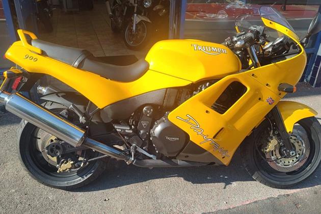 TRIUMPH DAYTONA 900