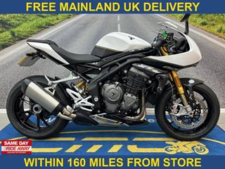 TRIUMPH SPEED TRIPLE 1200 RR 